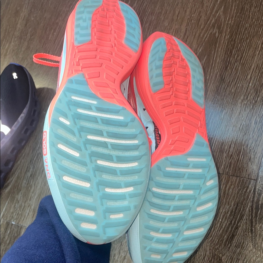 Brooks Hyperion Elite - Bright Orange and blue - Picture 7 of 9
